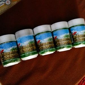 5 AFGHA SNOW Moisturizing & Vanishing Cream SPF 15